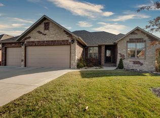 888 W Heather Glen Rd, Nixa, MO 65714