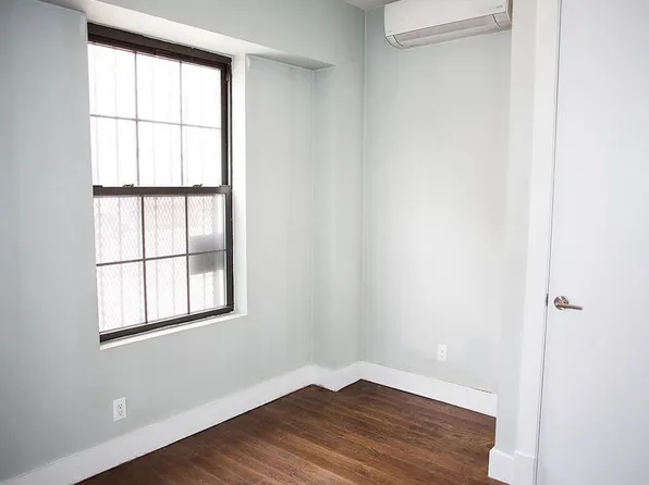 89 Ralph Avenue image 2 of 7