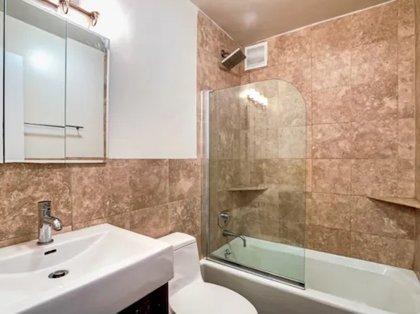 330 East 38th Street 34J image 3 of 19
