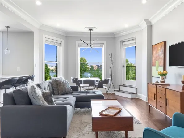23 Bay State Rd APT 4, Boston, MA 02215