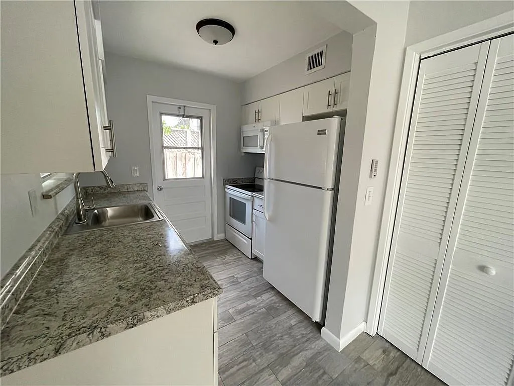 2 bed, 1.0 bath, 650 sqft, $2,000 — Photo 4