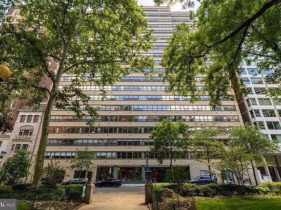 2nd image of 1810 Rittenhouse Sq APT 212