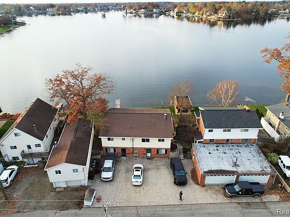 2nd image of 74 Park Ct