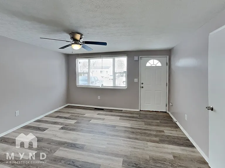 2270 Cardston Dr — Photo 3