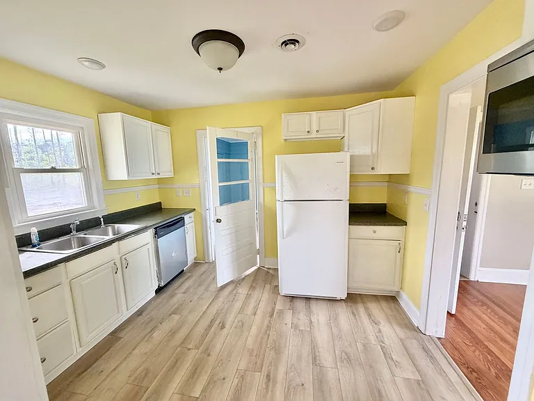 1050 Piner Rd — Photo 3