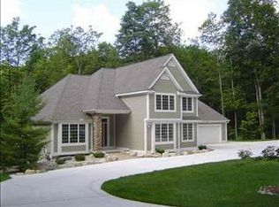 600 Counrty Knolls Dr, Harbor Springs, MI 49740
