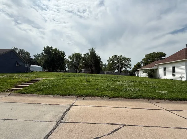 506 E Elm St, Sutton, NE 68979
