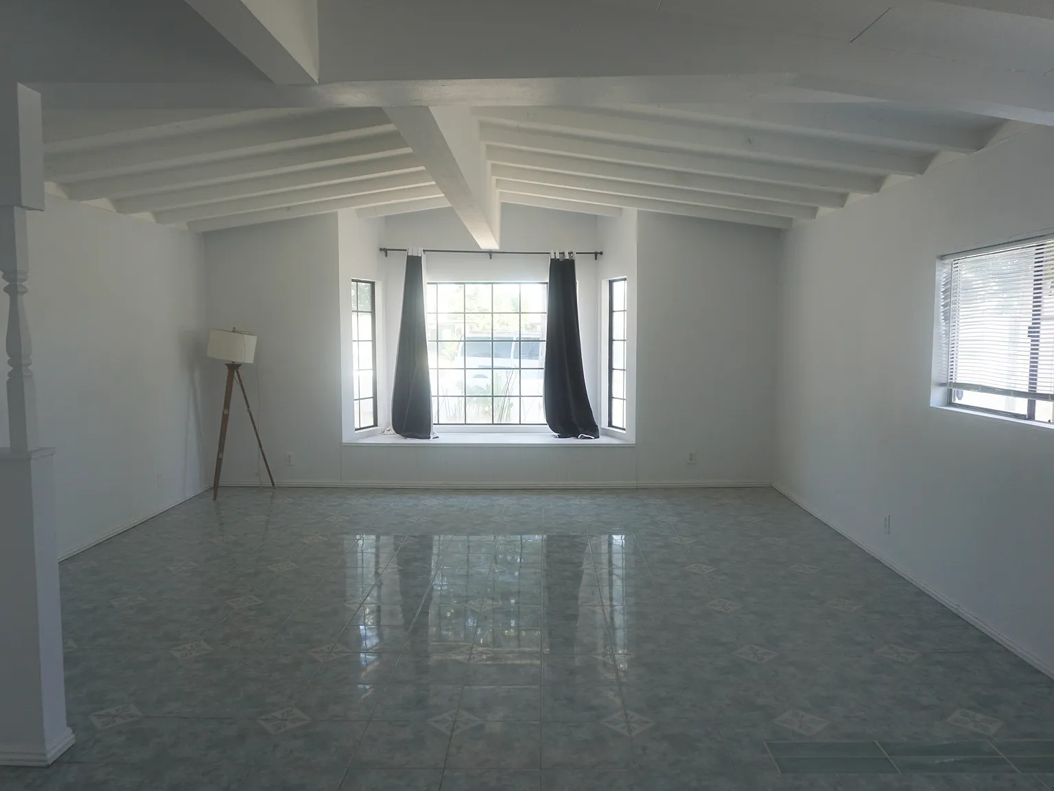 5 bed, 2400 sqft, $5,400 — Photo 3