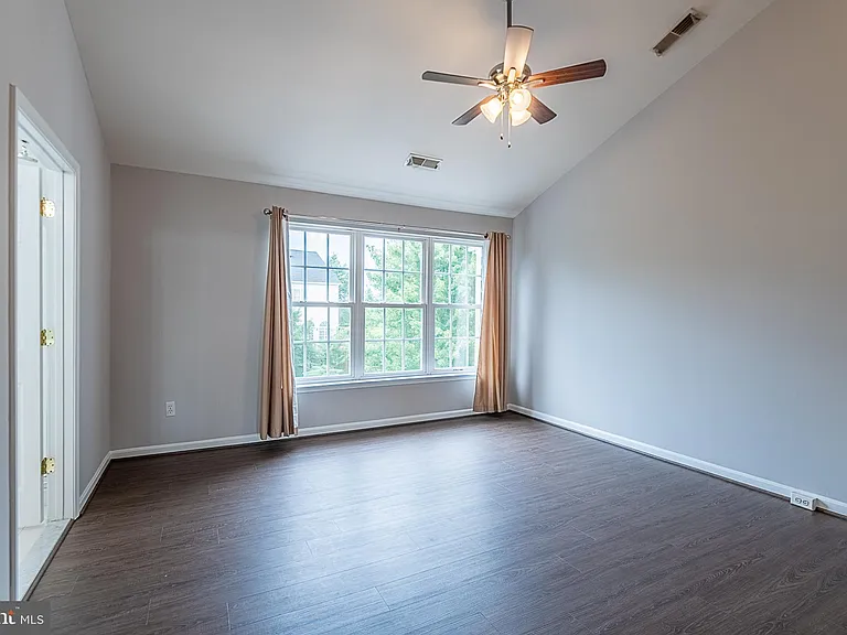 24635 Kings Canyon Sq — Photo 45