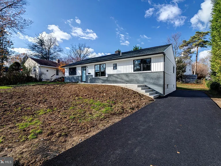 308 Lenox Rd — Photo 4