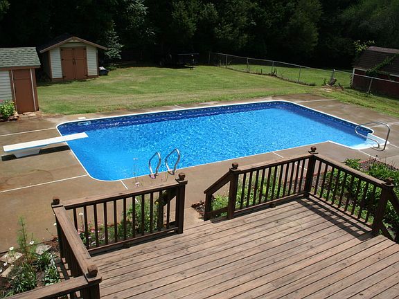 3rd image of 2301 Cedar Cir