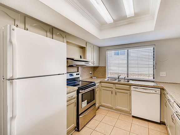 4th image of 3308 Castle Dr