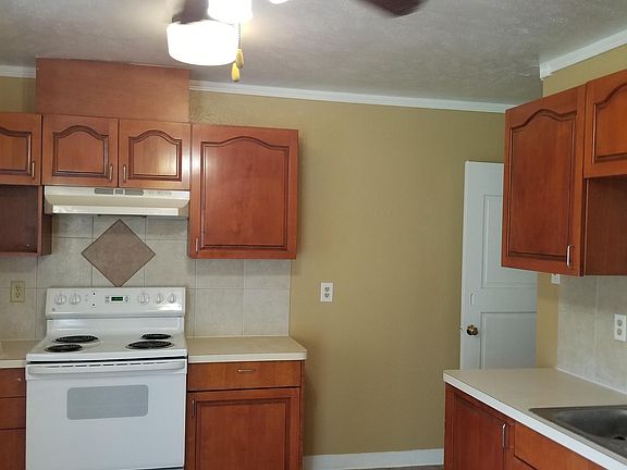 2nd image of 721 Parkvale Ln