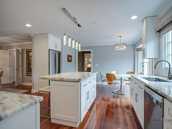 5th image of 106 Surrey Ln