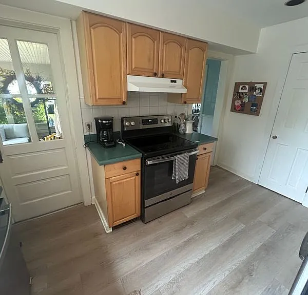 136 Adams Pl — Photo 4