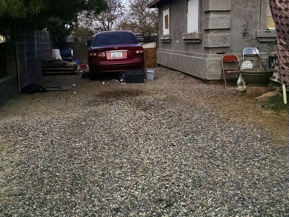 2nd image of 526 W Buist Ave