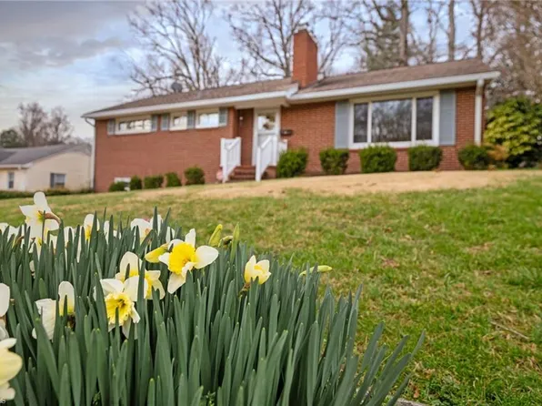 1266 Pinebluff Rd, Winston Salem, NC 27103