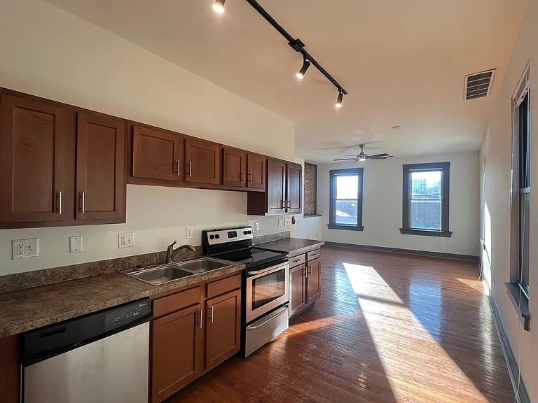 24-28 E 15th — Photo 10