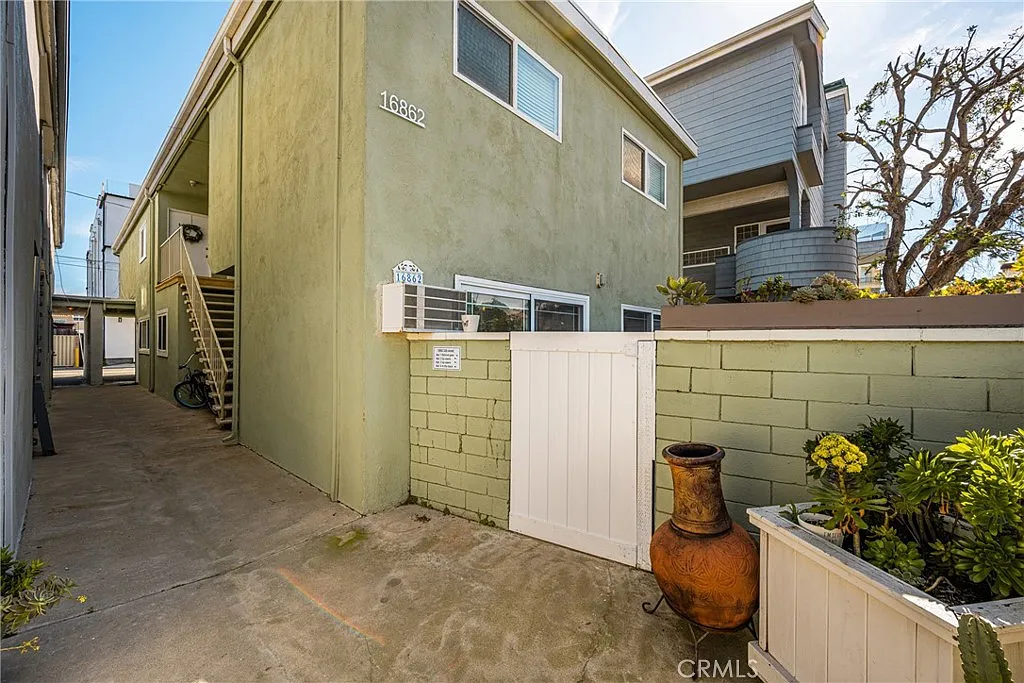2 bed, 1000 sqft, $3,550 — Photo 3