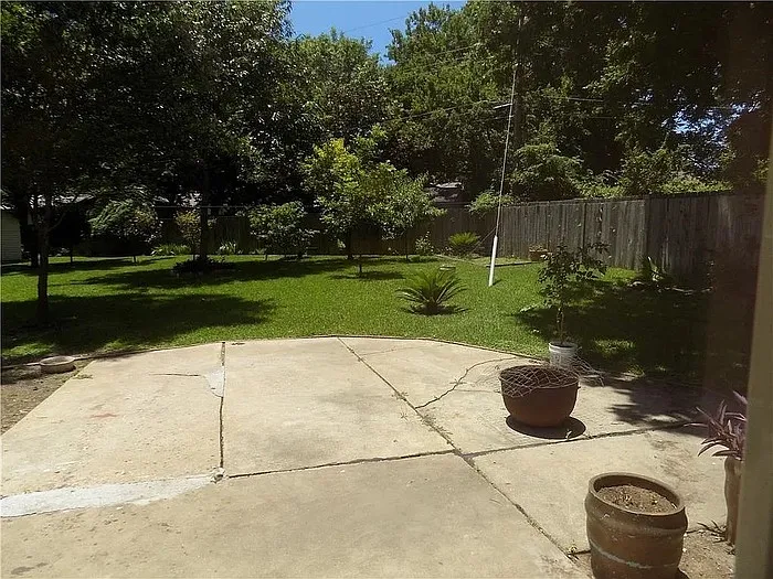 8402 Leesburg Cir — Photo 18