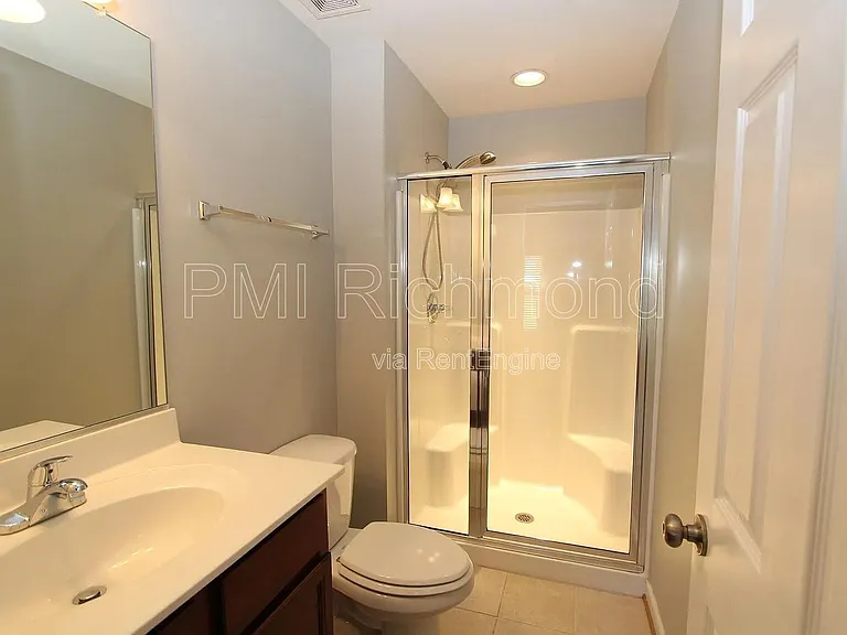 637 Abbey Village Cir — Photo 11