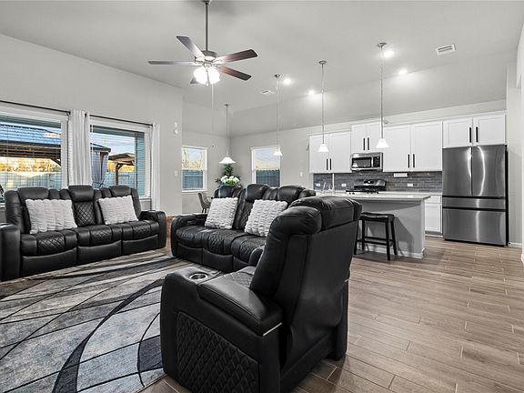 3rd image of 2811 Bisbee Rd