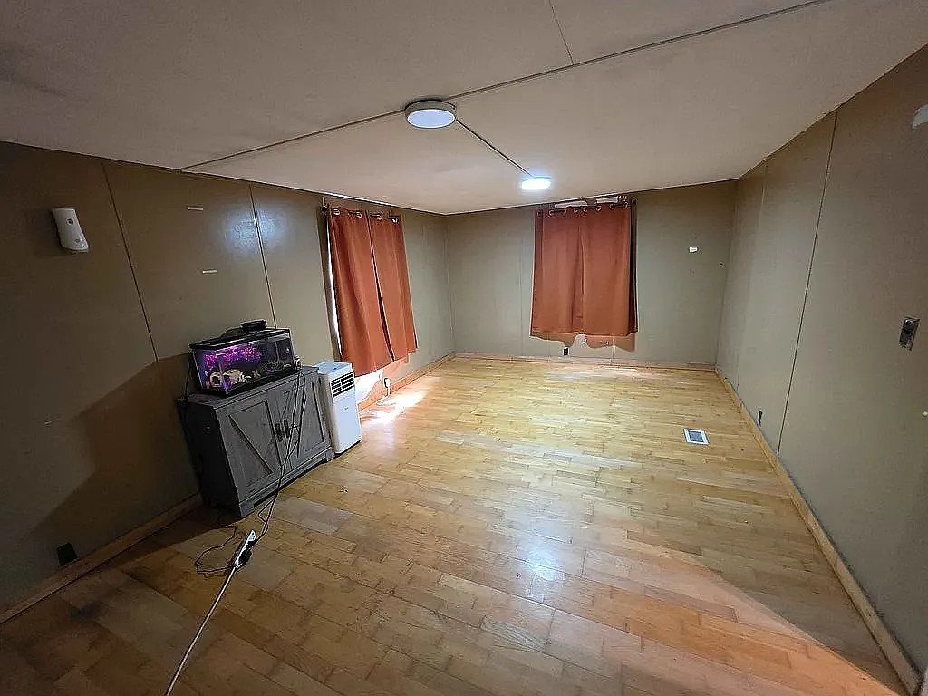 3 bed, 1400 sqft, $70,000 — Photo 2
