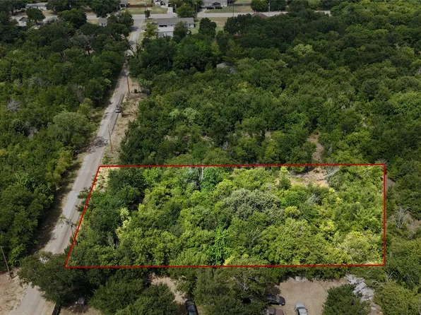 825 Carmela Ct, Cleburne, TX 76031