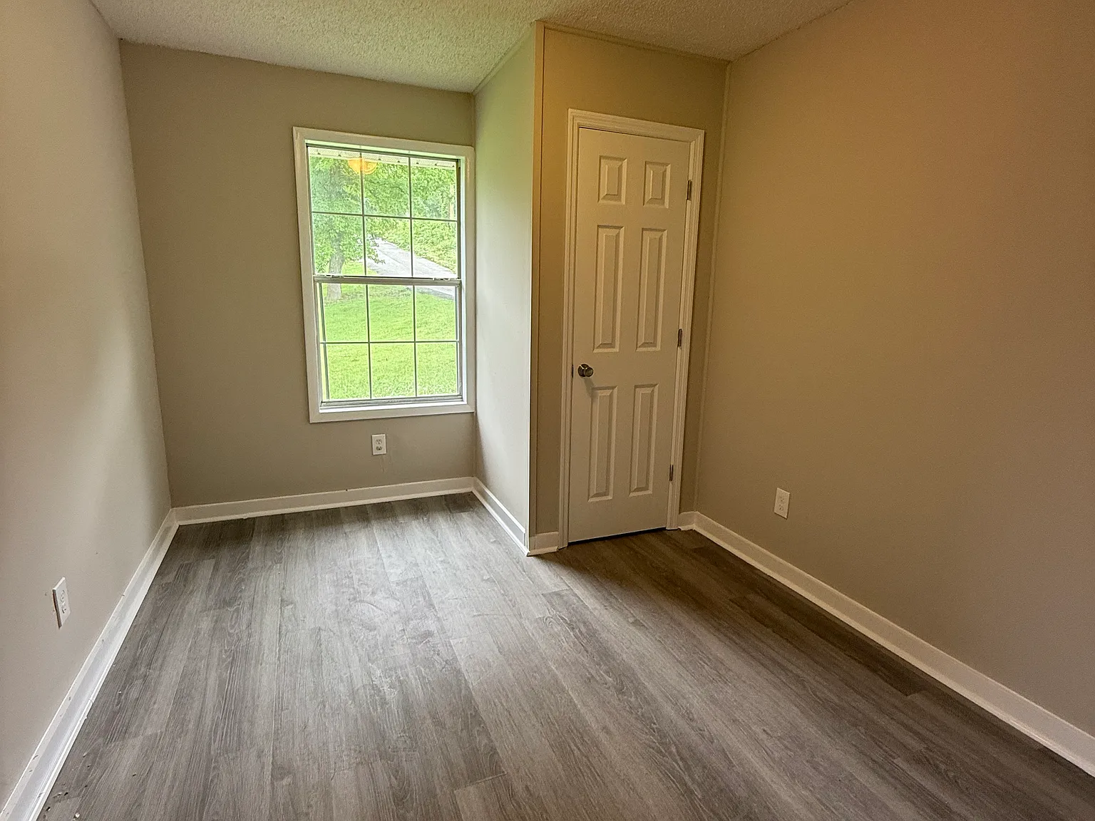 3 bed, 1080 sqft, $1,000 — Photo 4