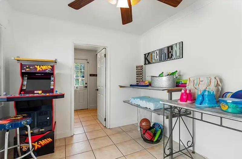 3 bed, 2.0 bath, 1588 sqft, $4,750 — Photo 4