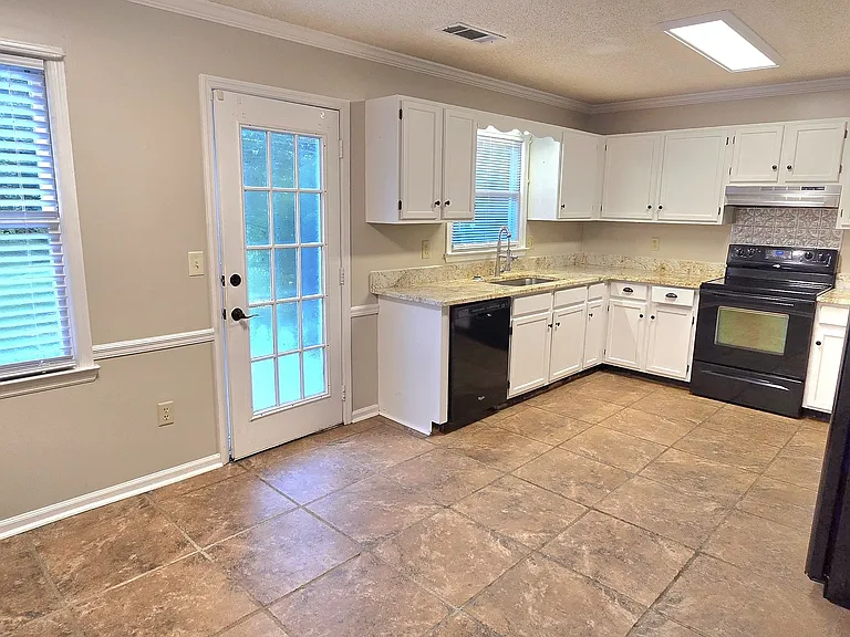 70 Covey Trl — Photo 8
