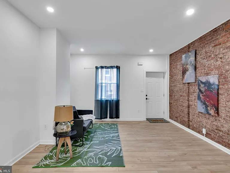 3352 Amber St — Photo 6