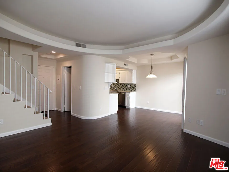 2 bed, 2.5 bath, 1100 sqft, $3,475 — Photo 2