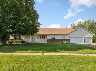 1404 Southcross Dr W, Burnsville, MN 55306