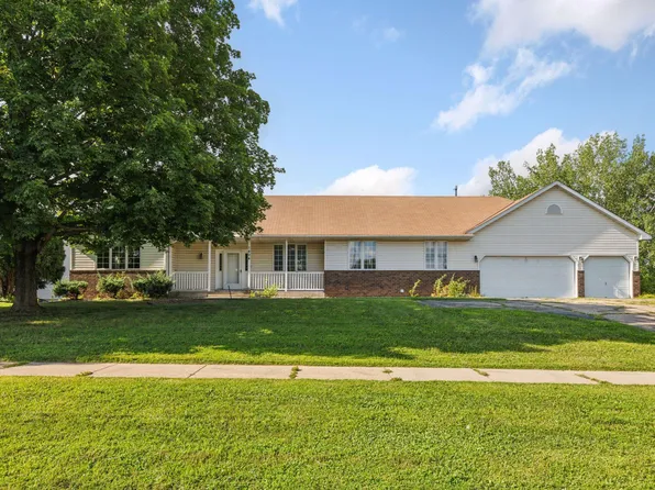 1404 Southcross Dr W, Burnsville, MN 55306