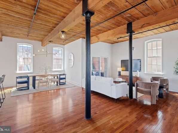 205 Cuthbert St #301, Philadelphia, PA 19106