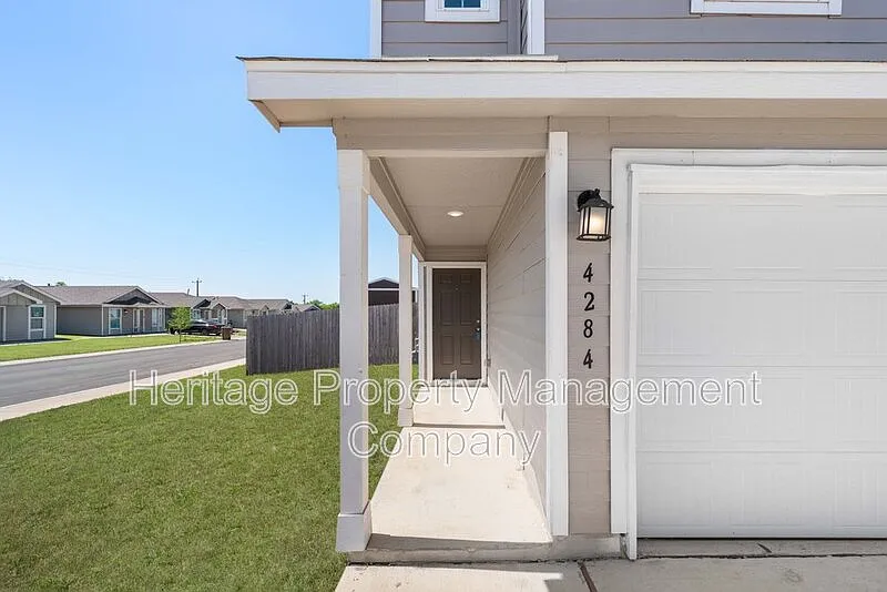 4 bed, 2.5 bath, 1532 sqft, $1,475 — Photo 3