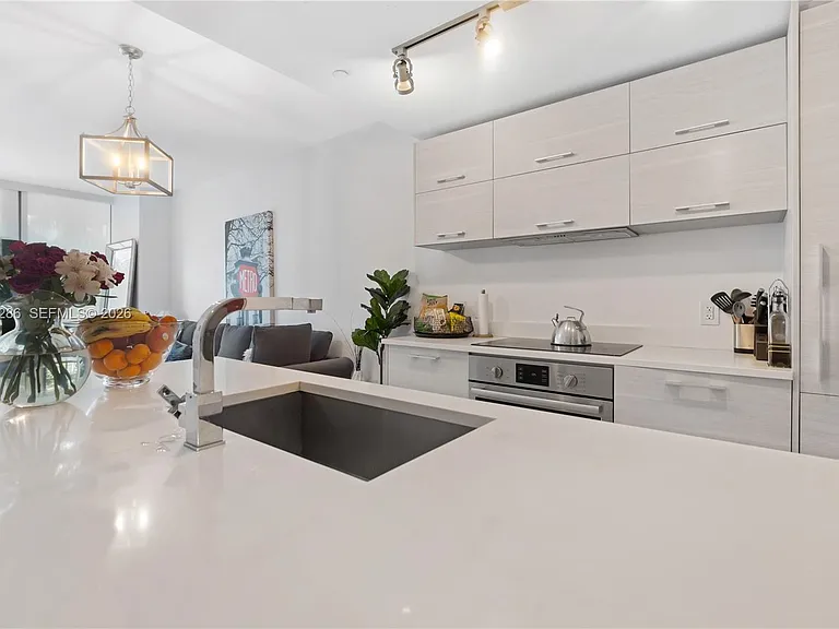 650 NE 32nd St #703 — Photo 9