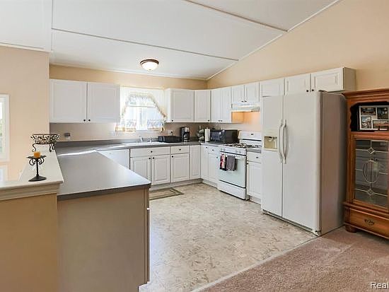 3rd image of 14695 Bradner Ave