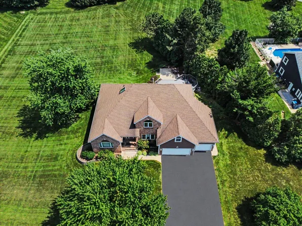 141 Kensington Dr, Valparaiso, IN 46385