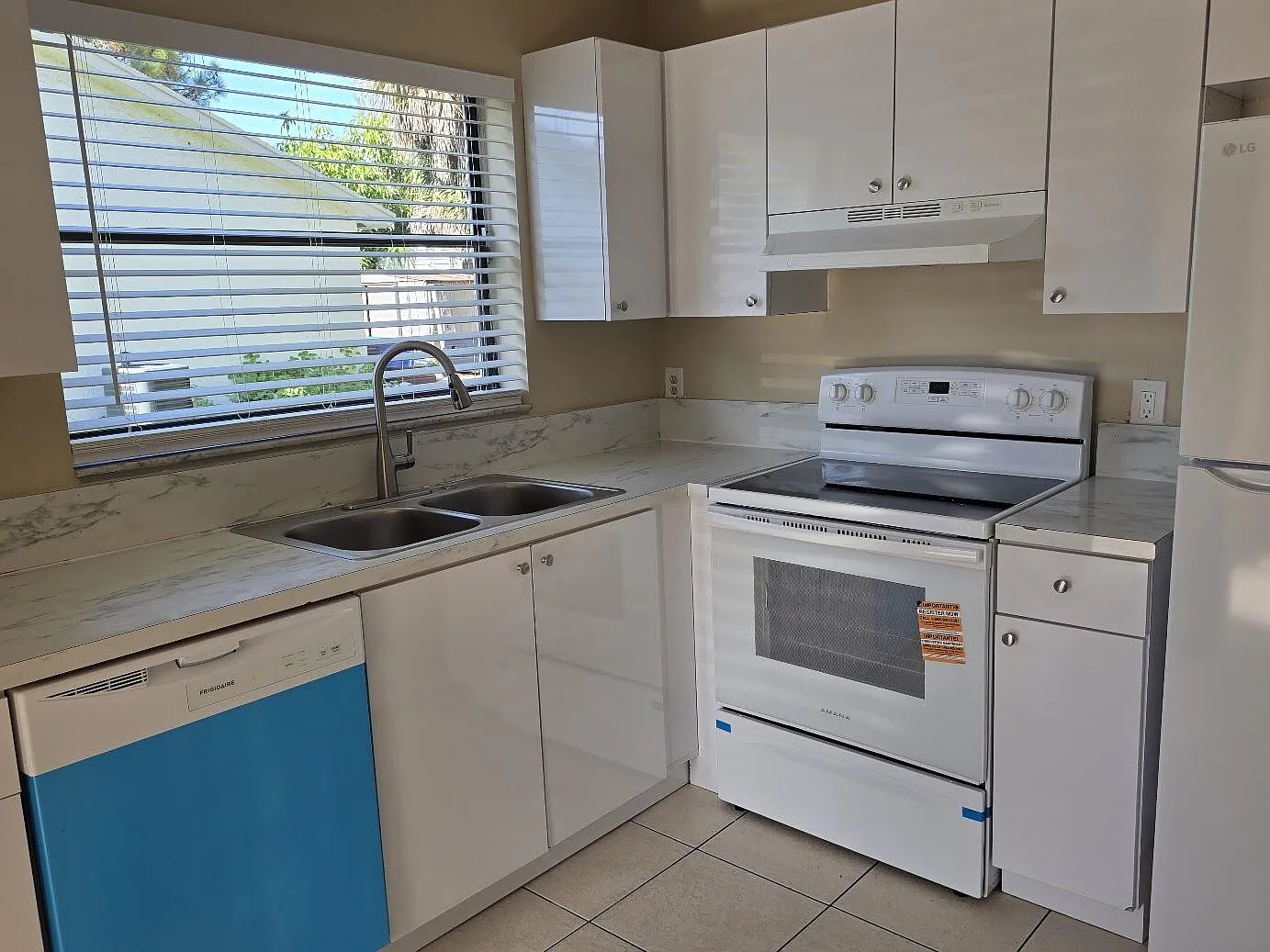 2 bed, 2.0 bath, 921 sqft, $2,100 — Photo 1