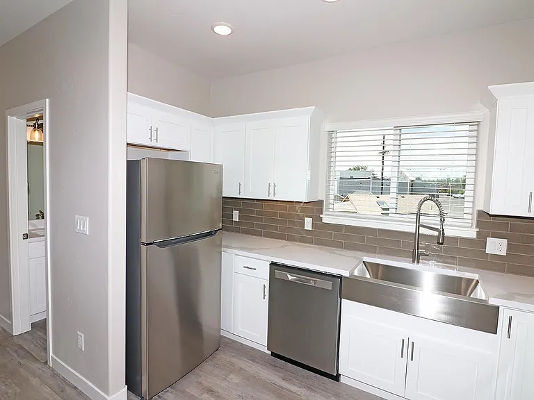 1030 Belford Ave — Photo 10