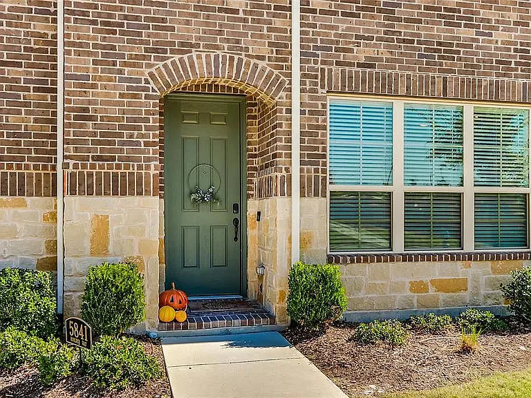 5841 Boulder Way — Photo 2