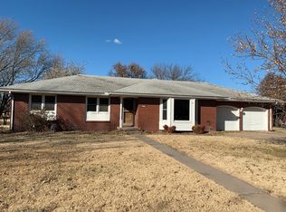 2 Rolling Hills Ct, Newton, KS 67114