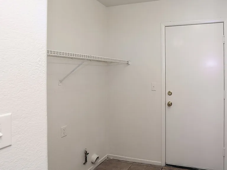 5516 Cloudy Glen St — Photo 14