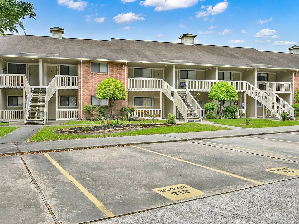 Lakeview Point Apartments