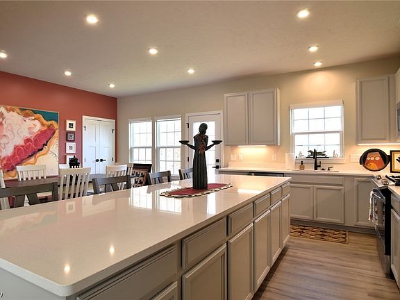 5th image of 4043 N Steels Cir