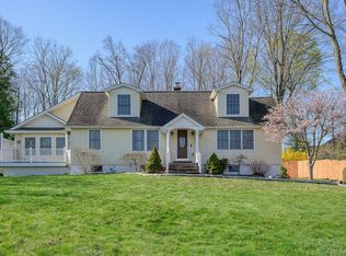 12 Leeside Road, Carmel, NY 10512