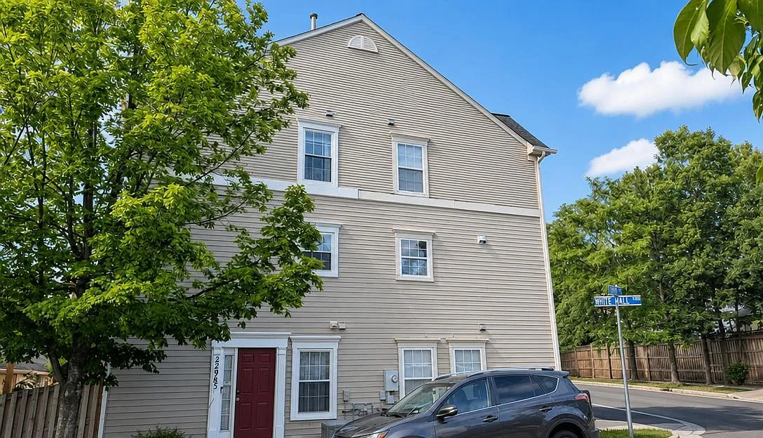 3 bed, 2.0 bath, 1200 sqft, $2,600 — Photo 1