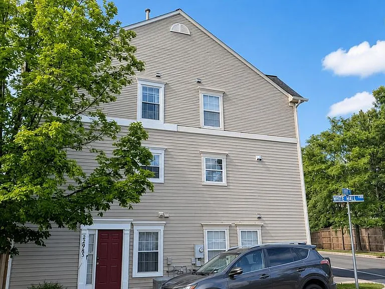 22963 Whitehall Ter — Photo 1